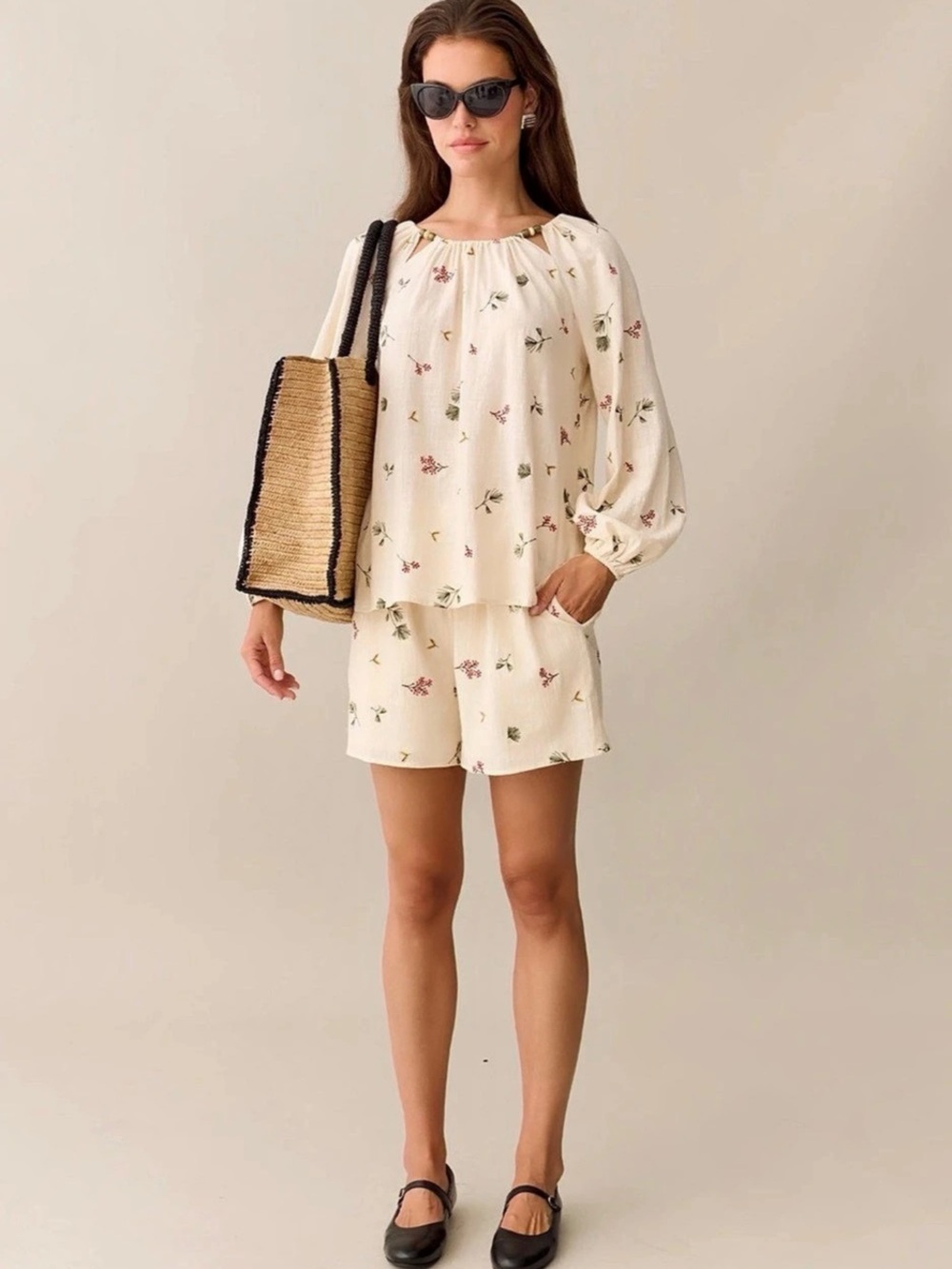 CAARA Gemella Set Up Floral Blouse & Shorts Set in Cream Size Large NWT